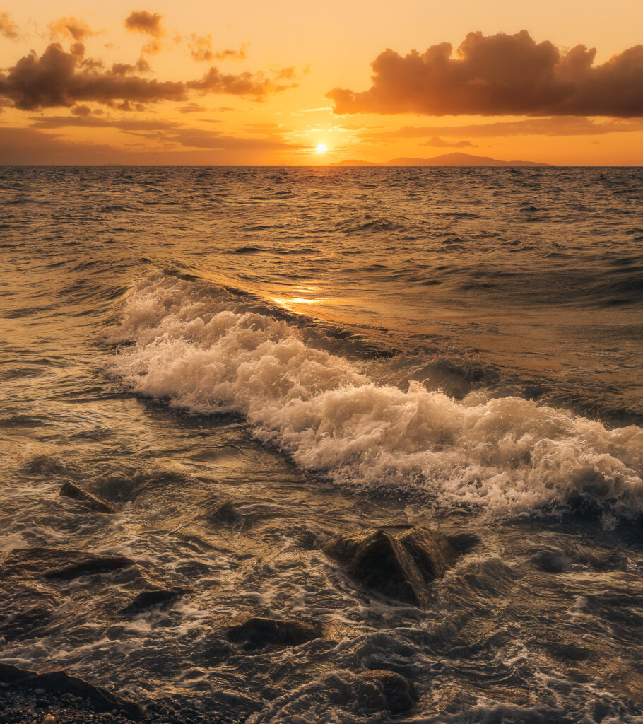 淡路島 江井海岸に沈む陽