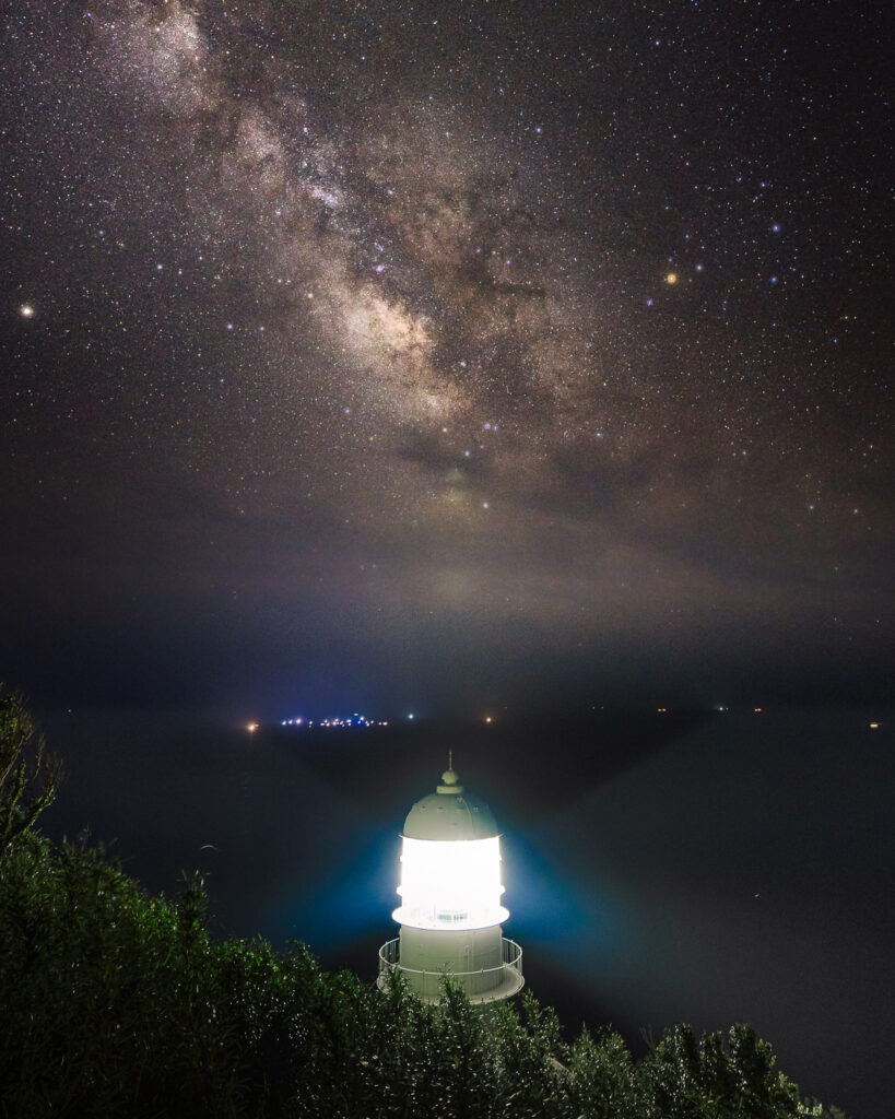 室戸岬灯台と天の川